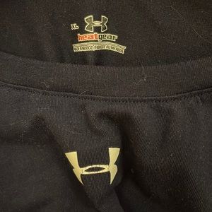 Navy Mens xl under armor long sleeve